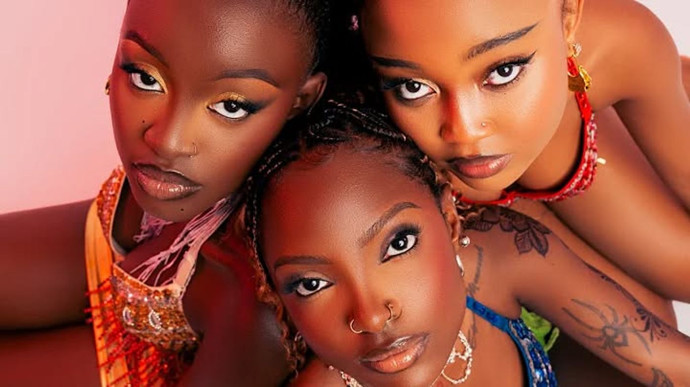 We are Nubia & Xenia Manasseh - Longo Longo (Official Lyric Video), via YouTube Video Feed https://timkiem.click/watch.php?hl=US&v=LxG-0zl5PVs